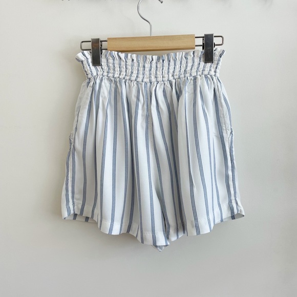 Hollister Blue and White Paper Bag Shorts - Picture 4 of 5